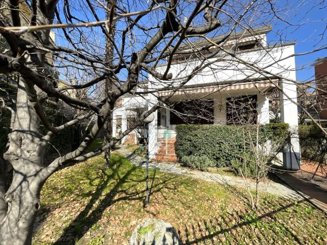 Villetta a schiera in vendita di 285 m² in Via Michelino, 35