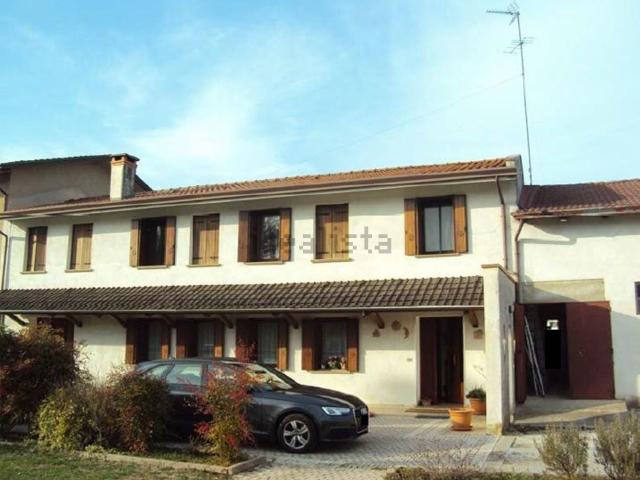 Villetta a schiera in vendita di 286 m² in Via Castella