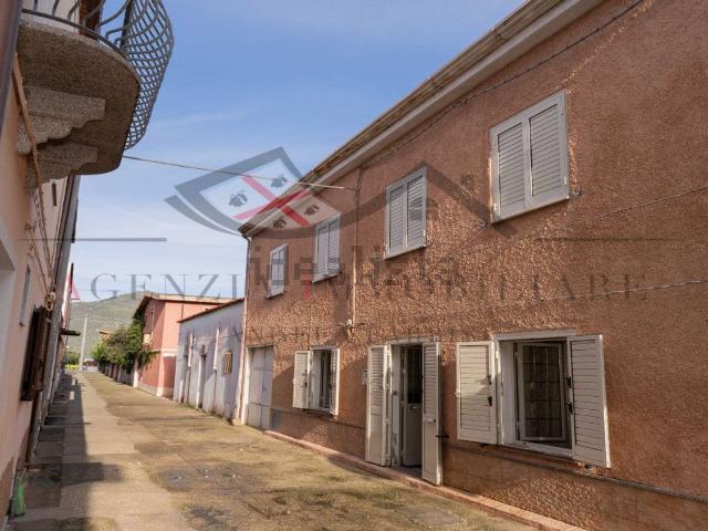 Villetta a schiera in vendita di 288 m² in Via Sassari