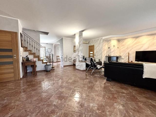 Villetta a schiera in vendita di 290 m² in Via Chisone