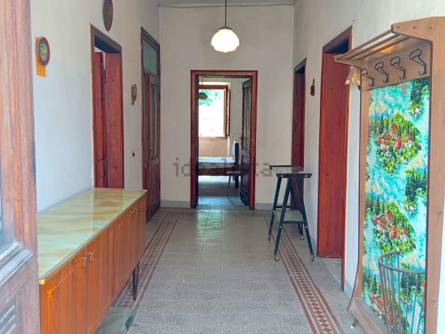 Villetta a schiera in vendita di 290 m² in Via Castello di Piazza