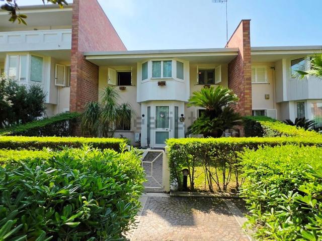 Villetta a schiera in vendita di 290 m² in Via Cupa d&apos Ercole, 10
