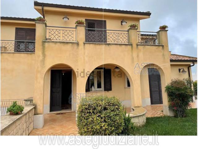 Villetta a schiera in vendita di 290 m² in Via Mola