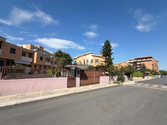 Villetta a schiera in vendita di 292 m² in Via Nicola Campanile, 72