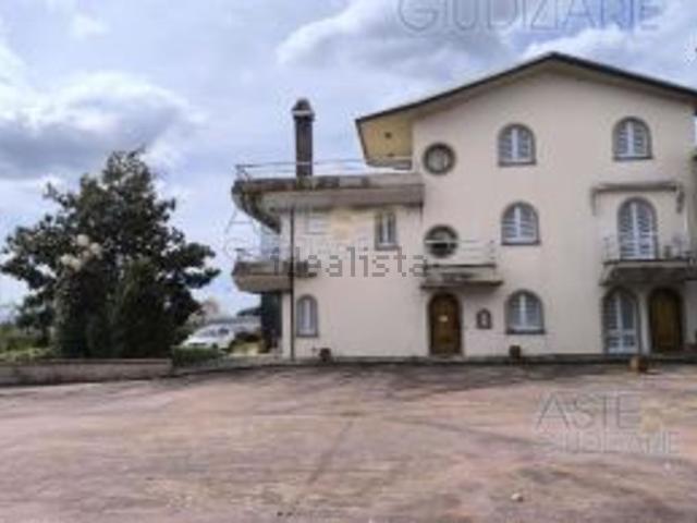 Villetta a schiera in vendita di 292 m² in Piazza Giovanni Giolitti, 227