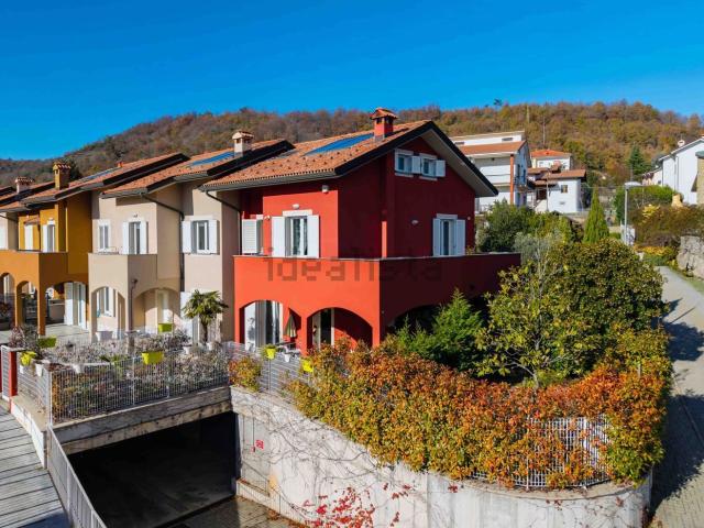 Villetta a schiera in vendita di 297 m² in Via Niprati, 10