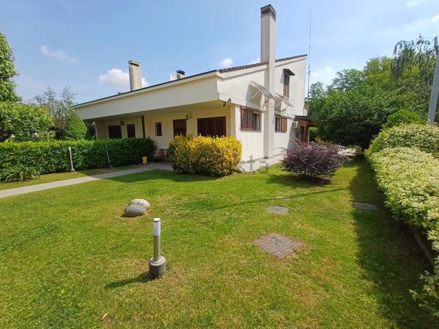 Villetta a schiera in vendita di 300 m² in Via A. Manzoni, 2
