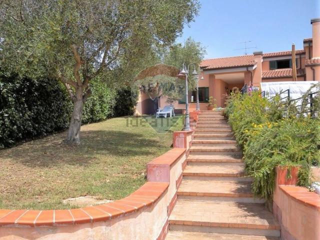 Villetta a schiera in vendita di 300 m² in Via Afrodite, 15