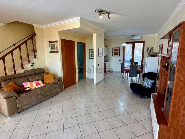 Villetta a schiera in vendita di 300 m² in Via Benedetto da Massafra, 3