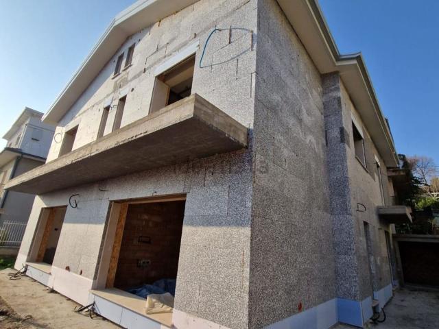 Villetta a schiera in vendita di 300 m² in Via Giacomo Puccini