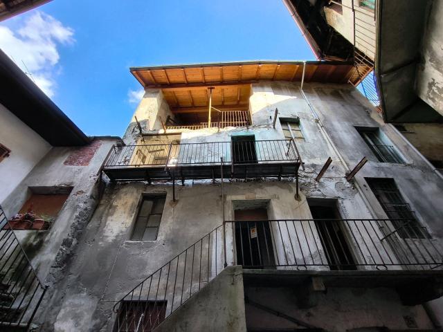 Villetta a schiera in vendita di 300 m² in Via Giovanni Albertoni, 19