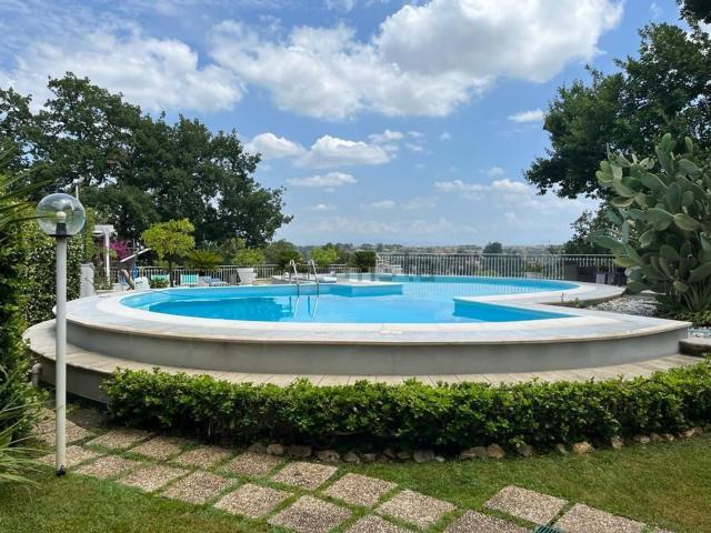 Villetta a schiera in vendita di 300 m² in Via DI CASAL SELCE