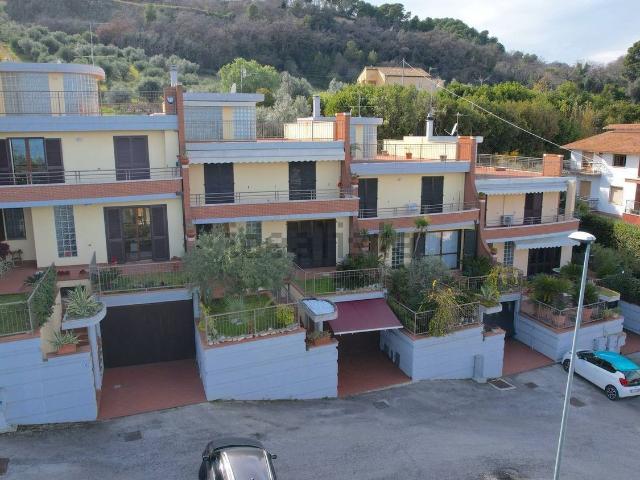 Villetta a schiera in vendita di 300 m² in Via Firenze, 45