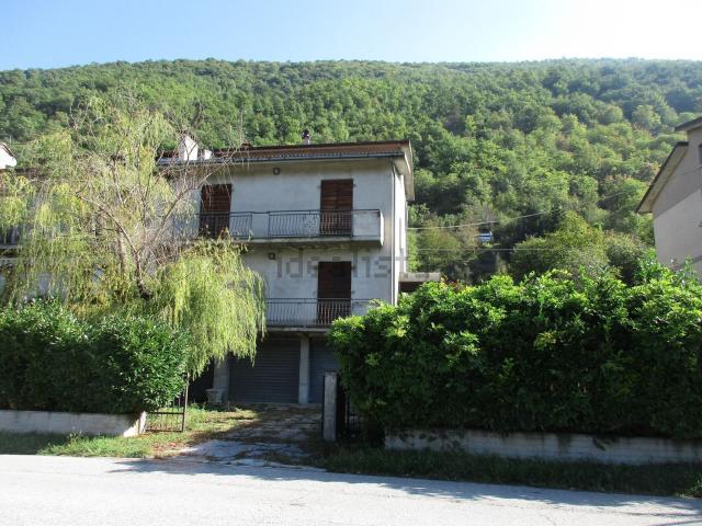 Villetta a schiera in vendita di 300 m² in Via Flaminia Nord, 50