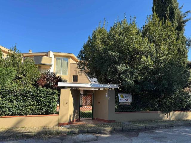 Villetta a schiera in vendita di 300 m² in Via Michelangelo Buonarroti, 25
