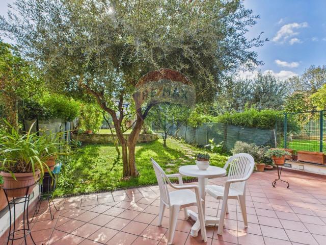 Villetta a schiera in vendita di 300 m² in Via Sofocle, 63
