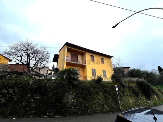 Villetta a schiera in vendita di 300 m² in Via San Miniato