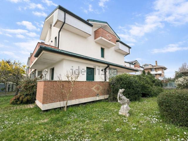 Villetta a schiera in vendita di 300 m² in Via Padre Emilio Venturini