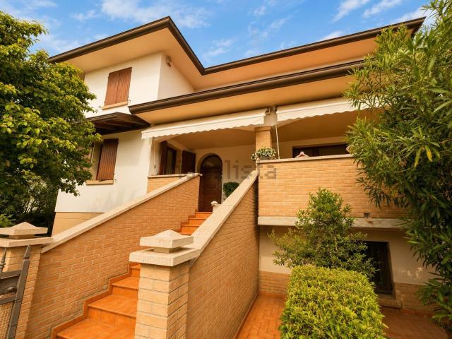 Villetta a schiera in vendita di 300 m² in Via Puccini