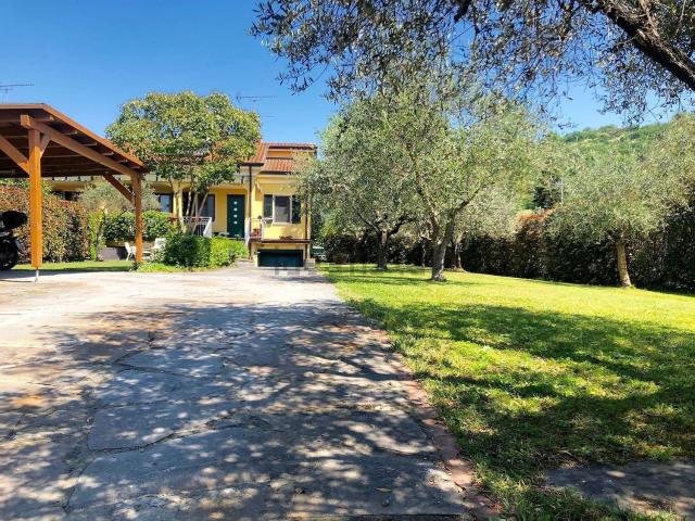 Villetta a schiera in vendita di 300 m² in Via Turì