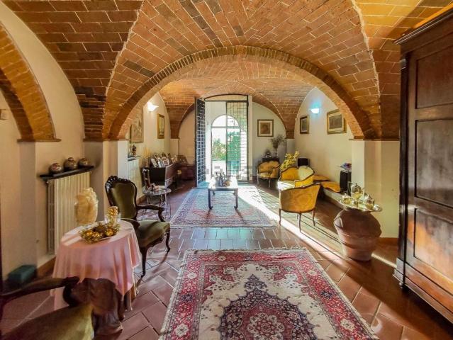 Villetta a schiera in vendita di 300 m² in Via Val d&apos Elsa