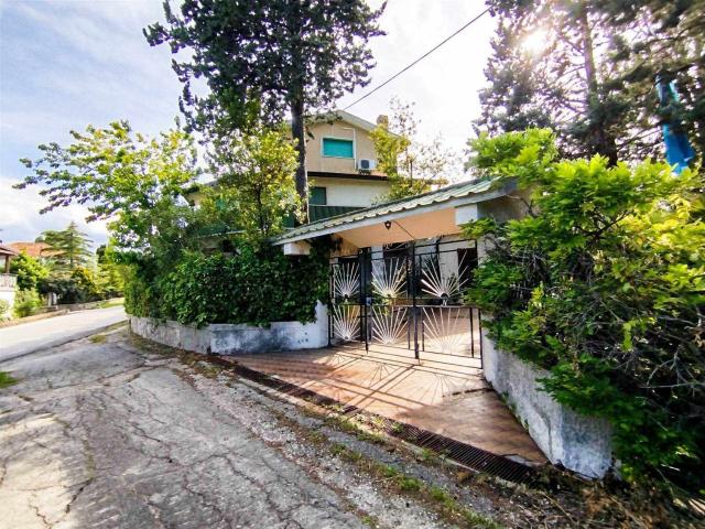 Villetta a schiera in vendita di 304 m²