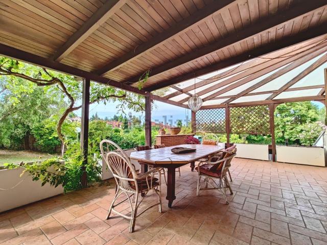 Villetta a schiera in vendita di 304 m² in Via della Torre di Spizzichino
