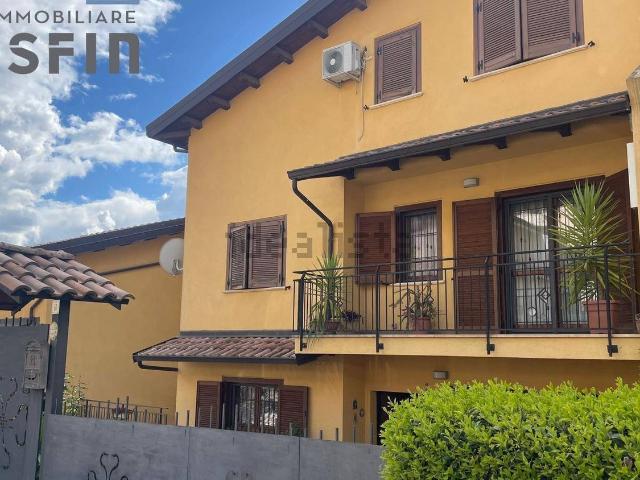 Villetta a schiera in vendita di 310 m² in Via Due Forni, 60