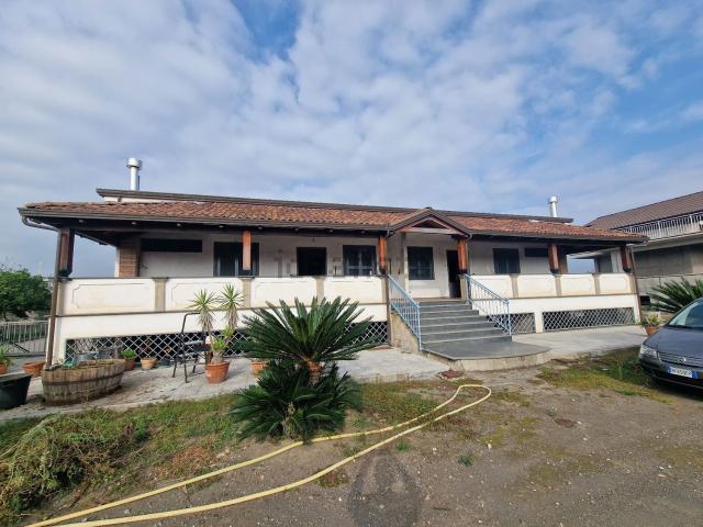 Villetta a schiera in vendita di 310 m² in Via turati