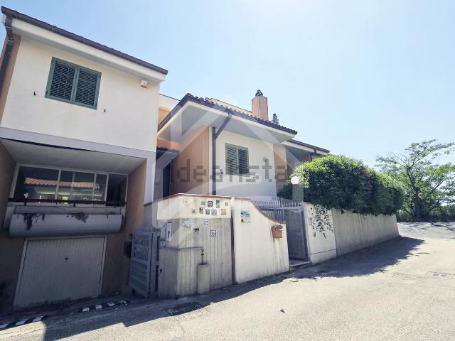 Villetta a schiera in vendita di 313 m² in Via delle Margherite