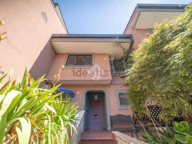 Villetta a schiera in vendita di 313 m² in Via Vincenzo Arangio Ruiz, 24