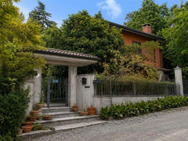 Villetta a schiera in vendita di 314 m² in Via Caffarone
