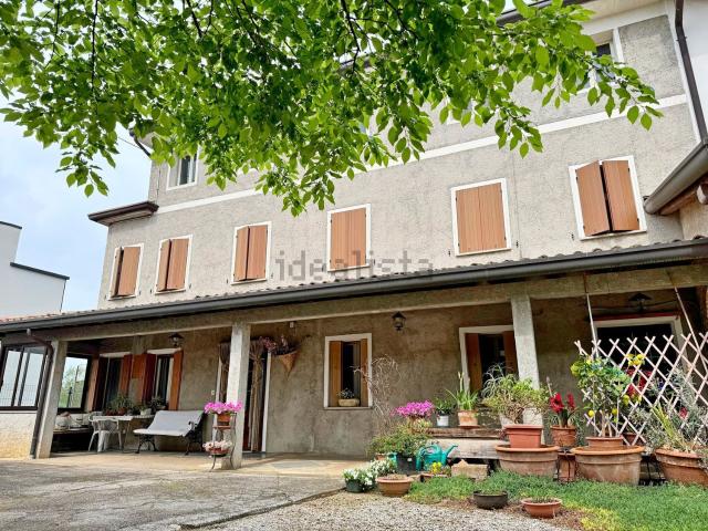 Villetta a schiera in vendita di 315 m² in Via Stradelle