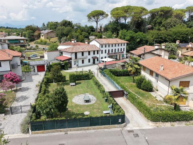 Villetta a schiera in vendita di 317 m² in Via delle Vigne