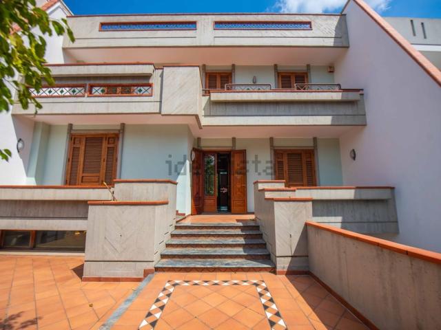 Villetta a schiera in vendita di 320 m² in Via Pio la Torre