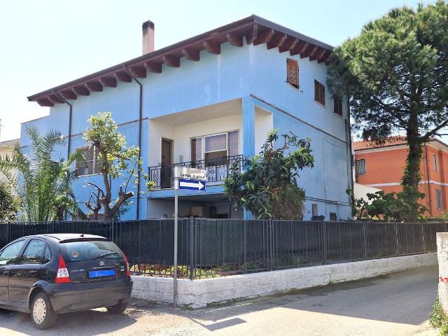 Villetta a schiera in vendita di 323 m² in Via Imera, 16