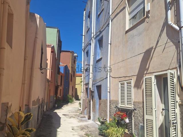Villetta a schiera in vendita di 325 m² in Via Serravalle