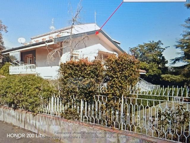 Villetta a schiera in vendita di 327 m² in Via Belpasso Pedara, 23