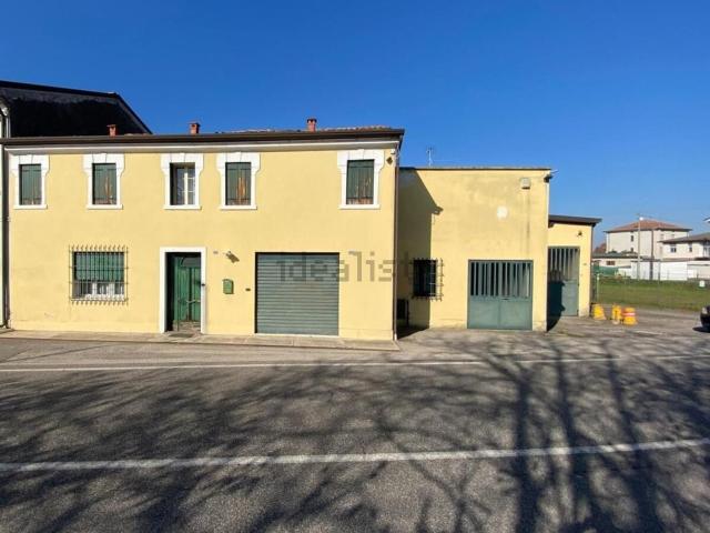 Villetta a schiera in vendita di 328 m² in Via Padana Inferiore Est, 1