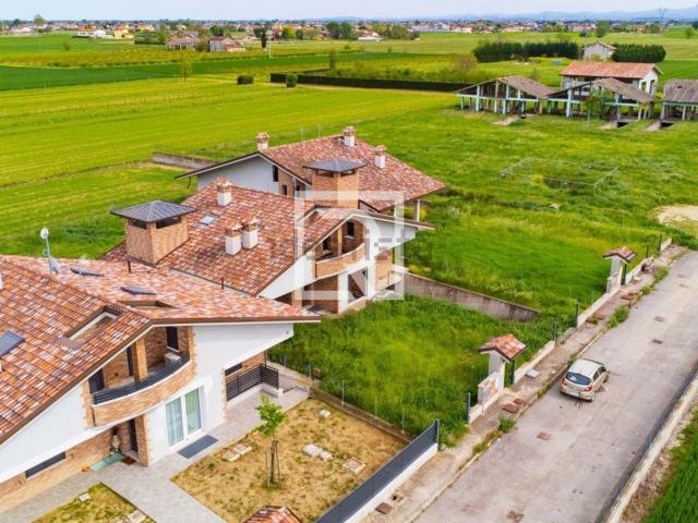 Villetta a schiera in vendita di 330 m²