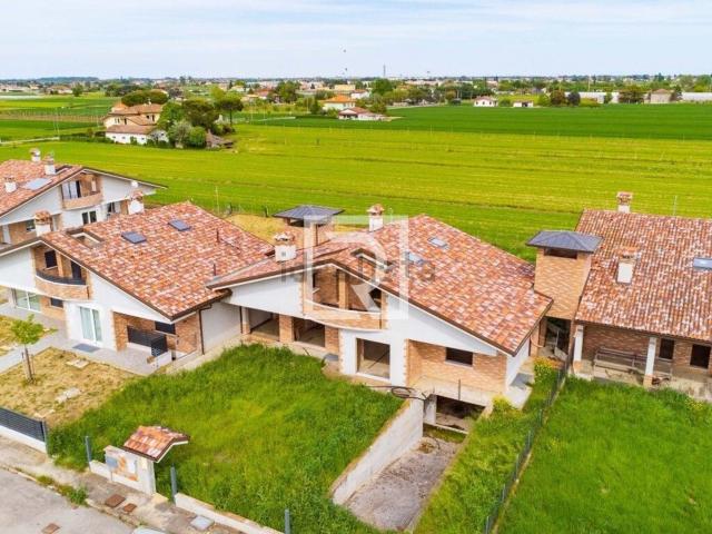 Villetta a schiera in vendita di 330 m² in Via Boscabella, 35