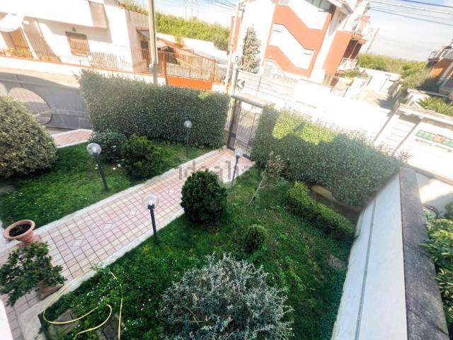 Villetta a schiera in vendita di 330 m² in Via G. De Chirico, 6