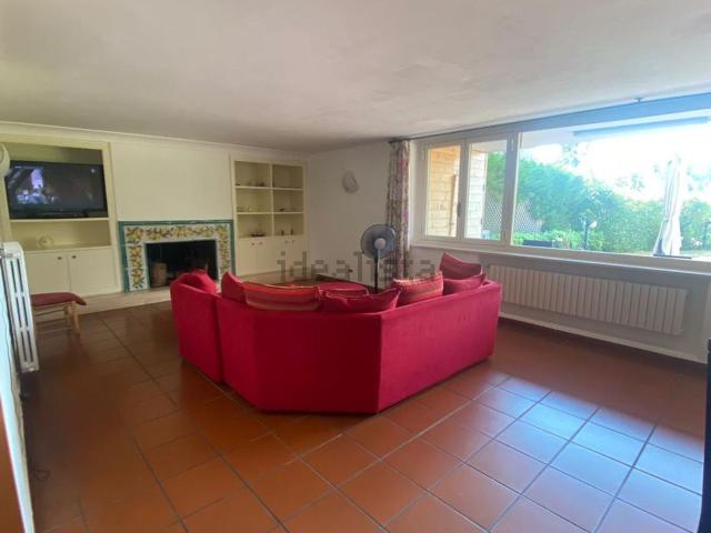 Villetta a schiera in vendita di 330 m² in Via Monte Bianco
