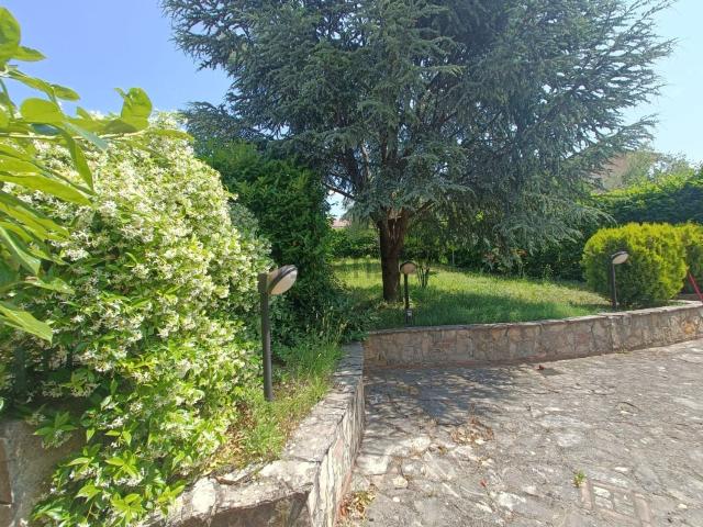 Villetta a schiera in vendita di 330 m² in Viale L. Van Beethoven, 26