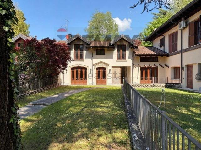 Villetta a schiera in vendita di 335 m² in Via Generale A. Cantore