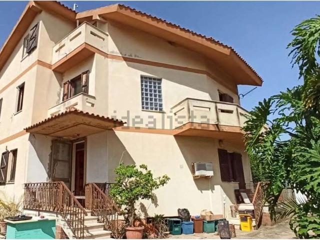 Villetta a schiera in vendita di 338 m² in Strada 1, 39