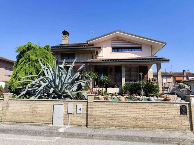 Villetta a schiera in vendita di 339 m² in Via Sandro Pertini
