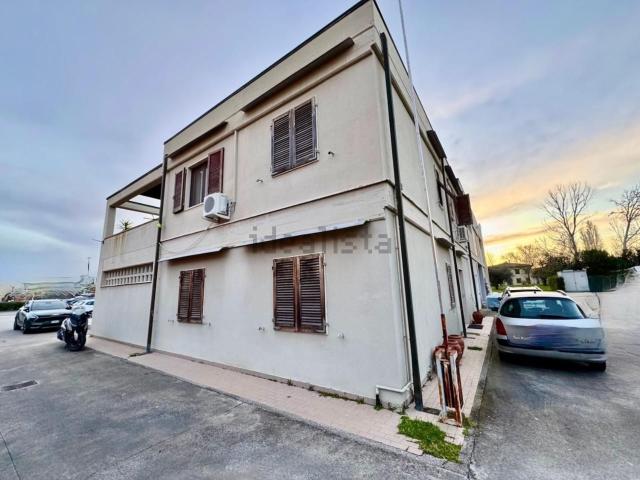 Villetta a schiera in vendita di 340 m² in Via Alberello, 39