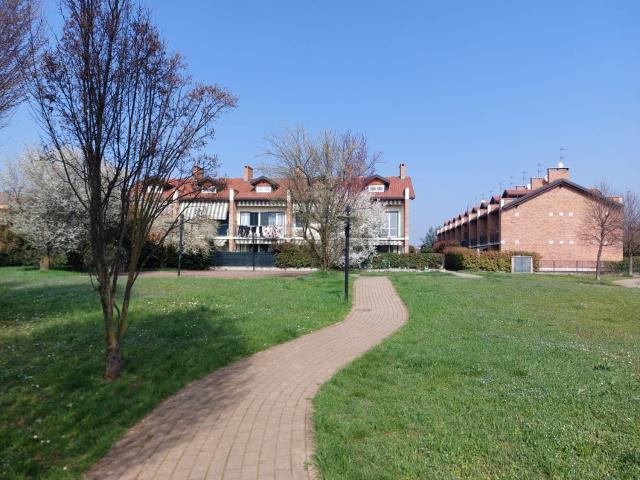 Villetta a schiera in vendita di 340 m² in Via Varese