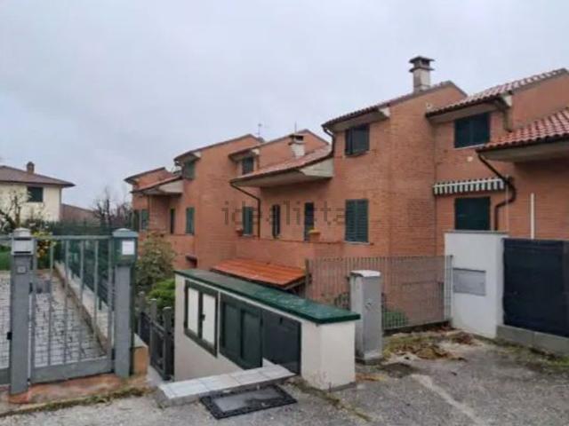 Villetta a schiera in vendita di 345 m² in Via Aldo Moro, 38